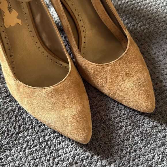 Adrienne Vittadini Camel Suede Pointed Toe Ankle Strap Heels Size 7 High Heel - Picture 6 of 15